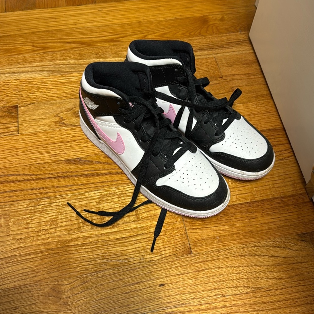 Air Jordan big girls pink black and white
